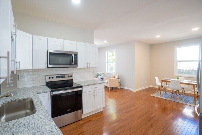 Building Photo - Charming East Nashville Home