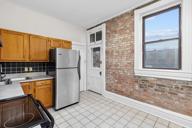 Building Photo - 1015 Ann Ave