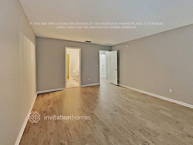 Building Photo - 858 Collinswood Dr