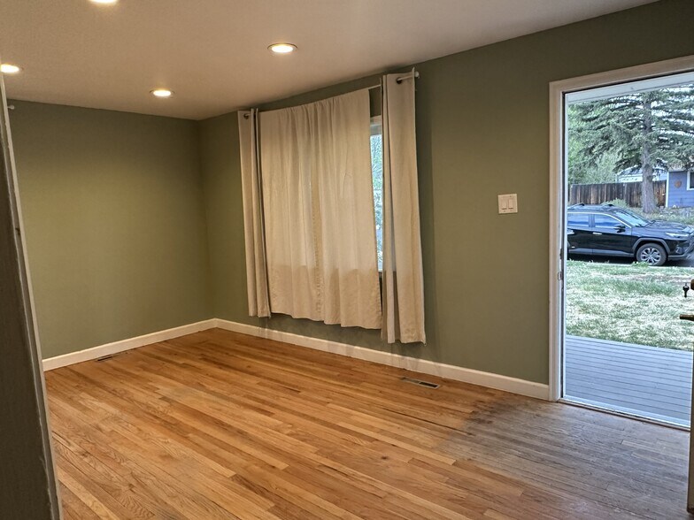 Building Photo - 2590 S Knox Ct