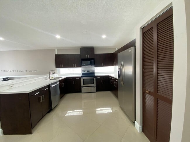 Building Photo - 405 SW 183rd Way