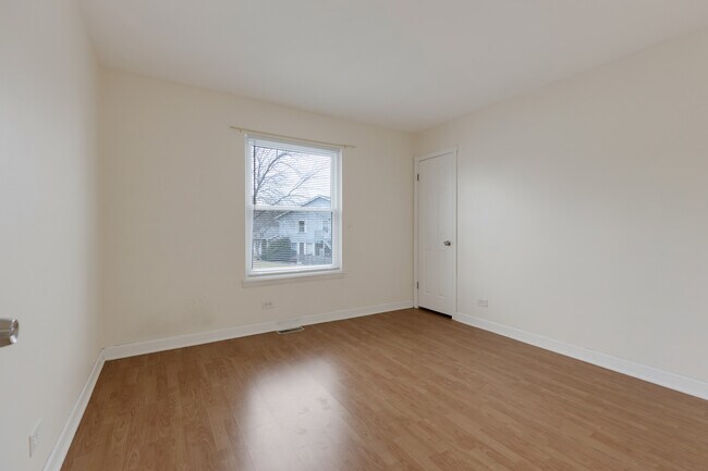 Building Photo - 817 Pahl Rd