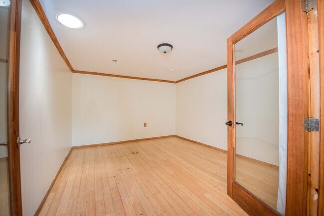 Building Photo - 2599 Huntington Dr