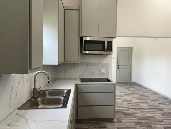 Building Photo - 8 Miller Ave