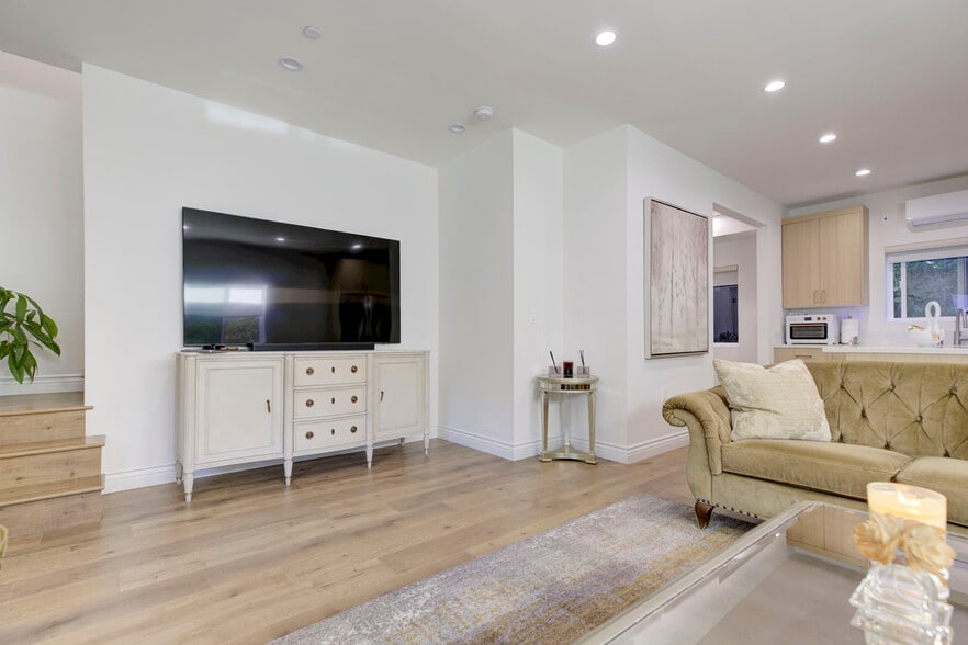 Building Photo - 5206 Goodland Ave