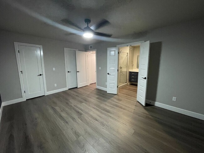 Building Photo - Modern 2 Bedroom Condo