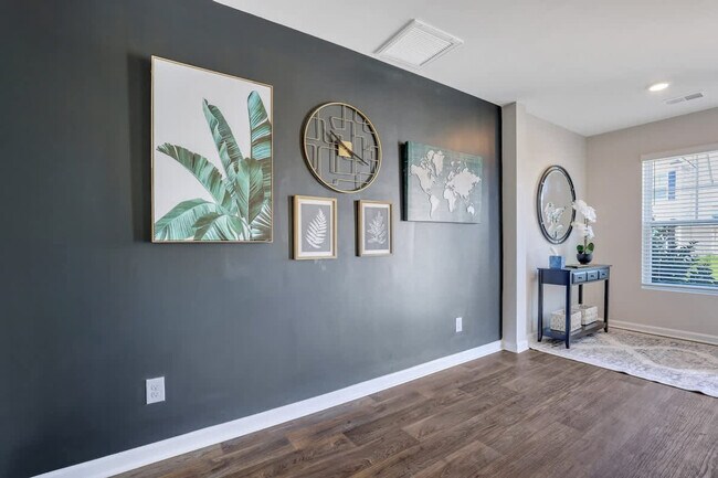 Building Photo - 321 Dogwood Cir