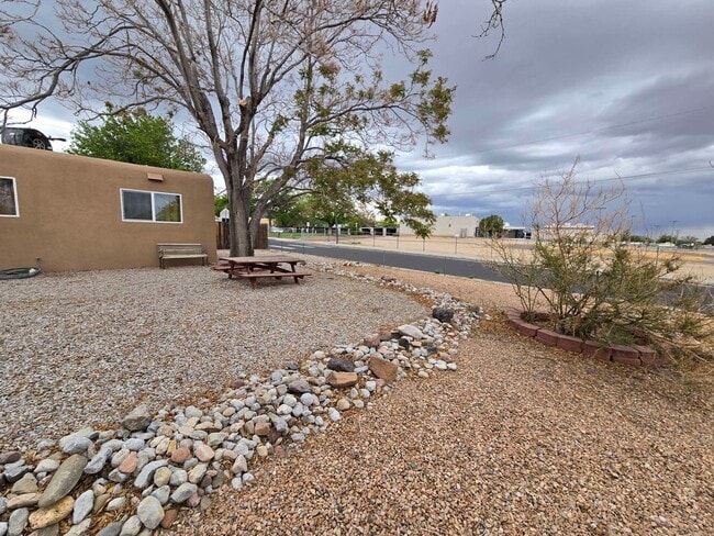 Building Photo - Spacious Home in NE Heights
