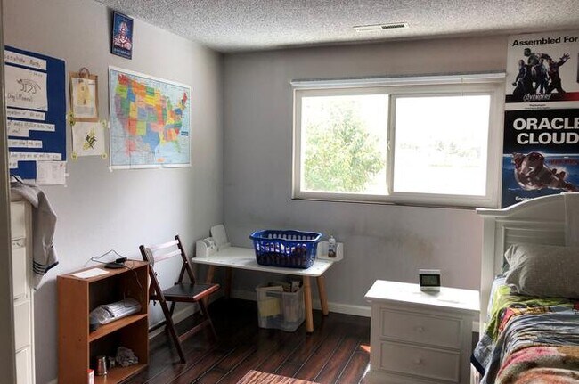 Building Photo - 254 Grau Dr