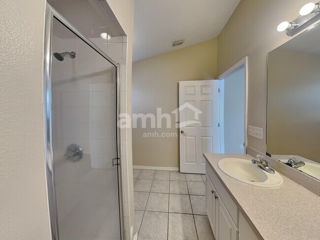 Building Photo - 2465 Saint Pauls Dr