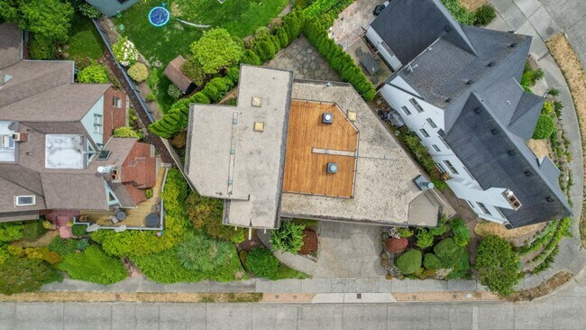 Building Photo - 4Bd/3Ba Seattle House