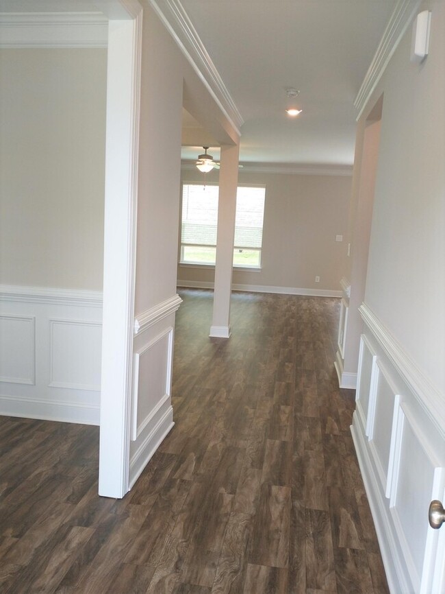 Building Photo - Available Now - Beautiful New Home in Garner!