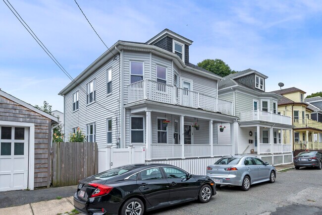 Building Photo - 5 Vale St