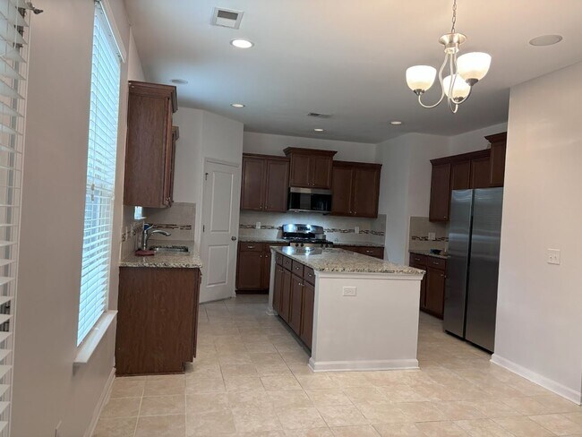 Building Photo - Magnificent Two Story Four Bedroom Home in Northeast Columbia!