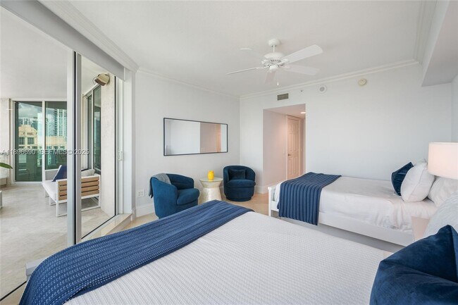 Building Photo - 411 N New River Dr E