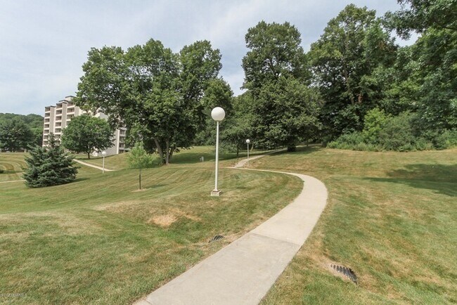 Building Photo - Enjoy the amazing Valhalla amenities witho...