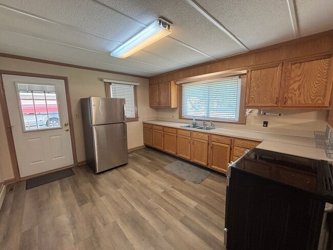 Building Photo - 150 Draper Ln