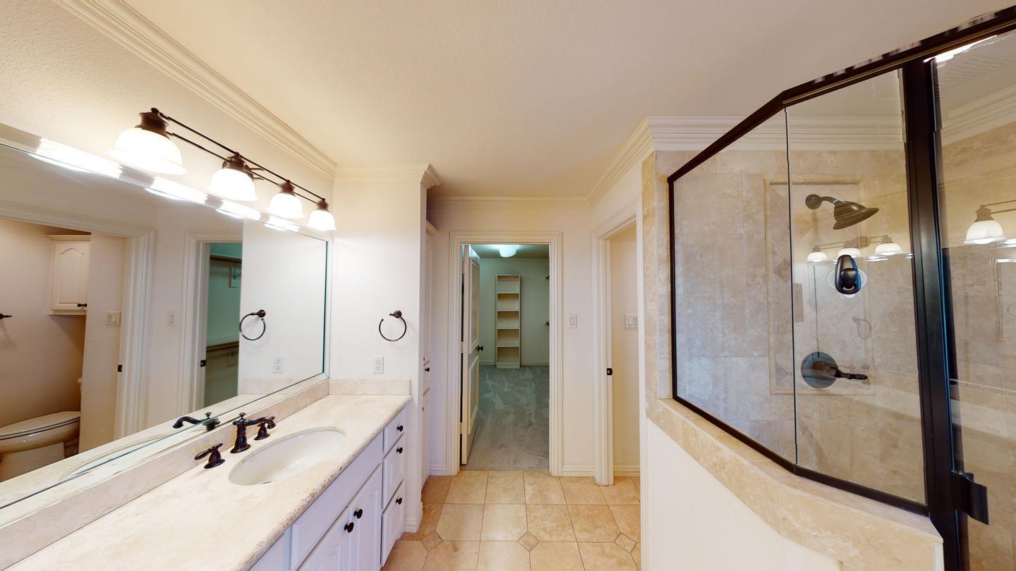 Building Photo - Elegant Central Dallas home 2.5 blocks from Knox-Henderson