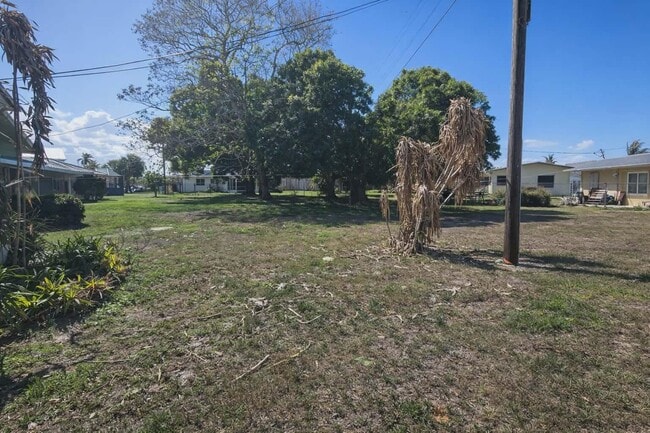 Building Photo - 218 Olive Ave