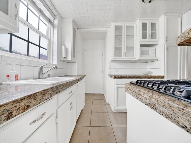 Building Photo - Coming Available 9/15/25 - Balboa Village ...