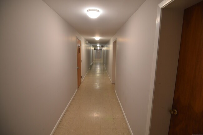 Building Photo - 1165 Stratford Rd
