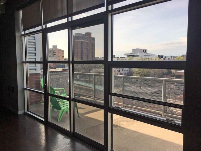 Building Photo - 322 E Liberty St