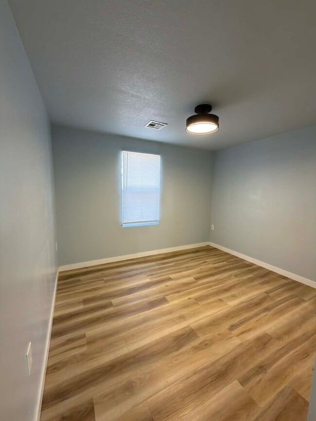 Building Photo - 814 High St