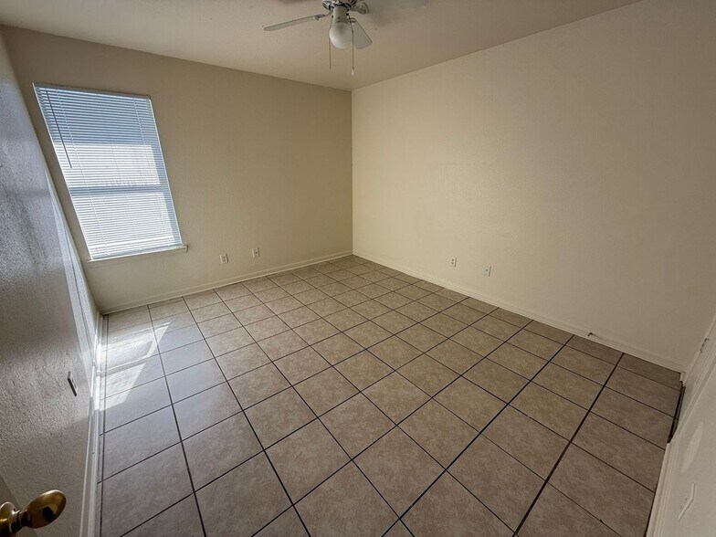 Building Photo - 1309 Nicholas Cir