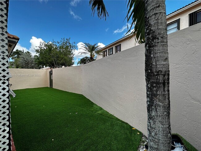 Building Photo - 691 SW 158th Way