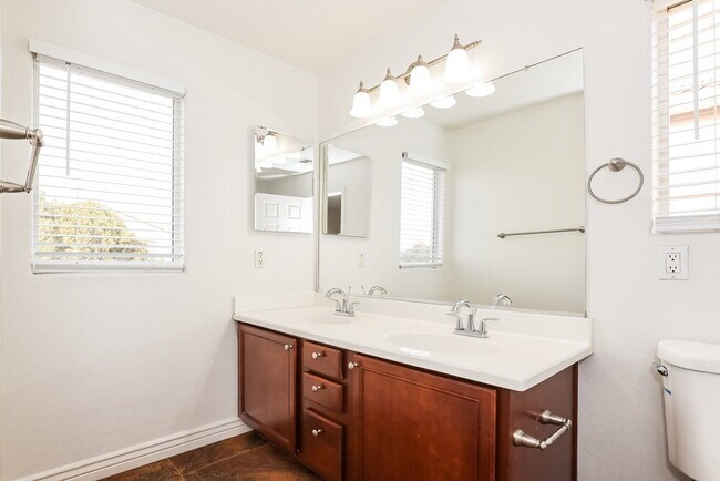 Building Photo - 6635 E Virginia St