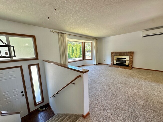 Building Photo - 7460 SW Elmwood St