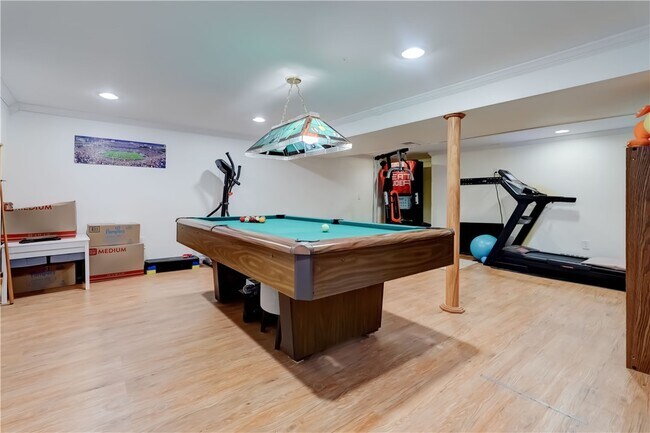 Building Photo - 984 Danby Dr