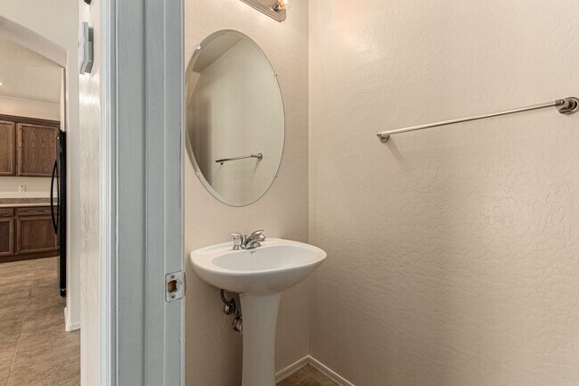 Building Photo - Chandler 4 Bedroom - 2.5 Bathroom with Pri...
