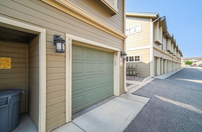 Building Photo - Fantastic Littleton condo  2 bedrooms and ...