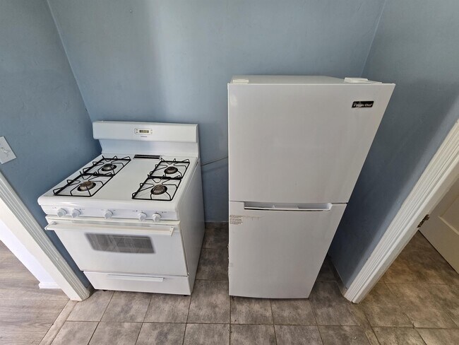 Building Photo - 818 S Arizona Ave