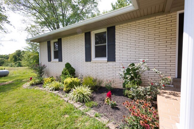 Building Photo - 815 Mount Olivet Girkin Rd