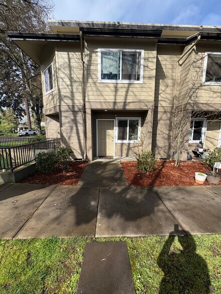 Building Photo - 909 W 4th Ave