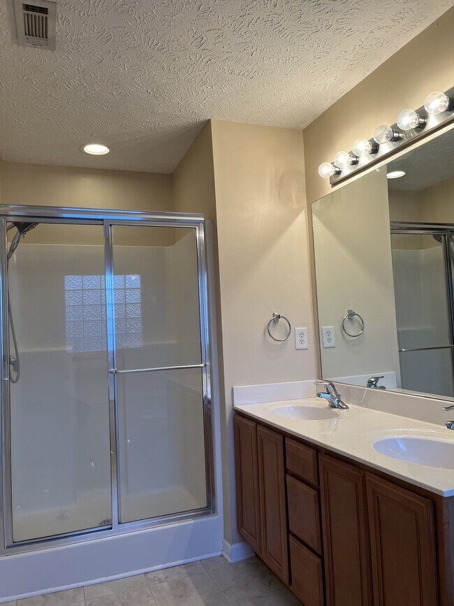 Building Photo - 2011 Orlimar Ct