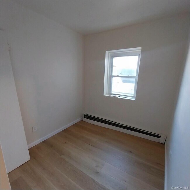 Building Photo - 884 Nassau Rd