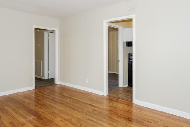 Building Photo - 3704 Lakewood Dr NW