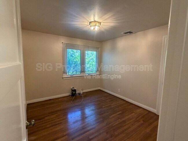 Building Photo - 3040 Orange Ave