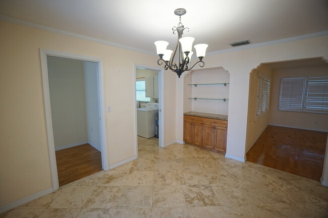 Building Photo - West Tampa Updated 3 Bed/ 2 Bath Home