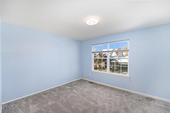 Building Photo - 27106 Ladbroke St