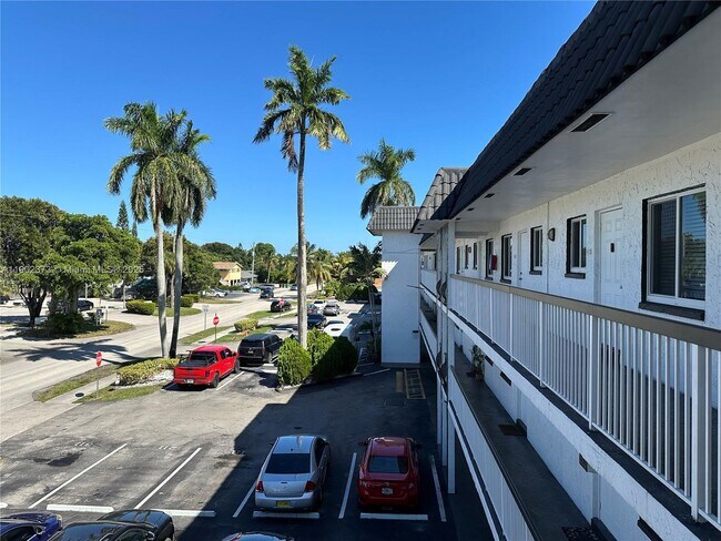 Building Photo - 1400 NE 56th St