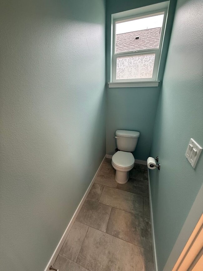 Building Photo - Home in Central Kitsap