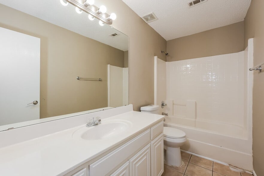 Building Photo - 528 Cambridge Dr