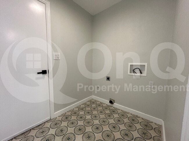 Building Photo - 608 High Meadow Dr