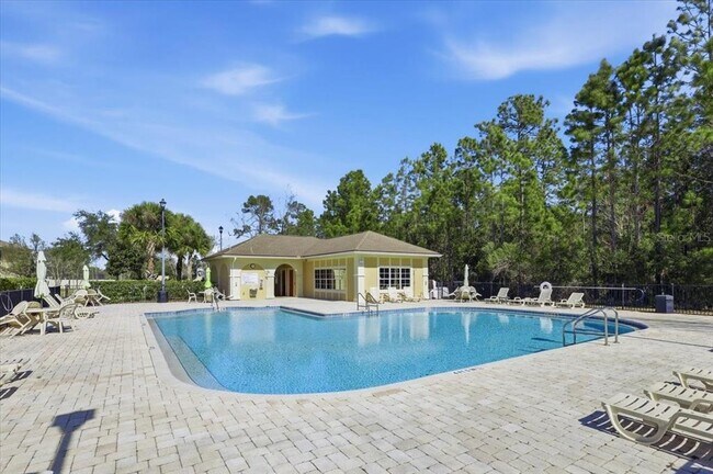 Building Photo - 605 Golden Lake Loop