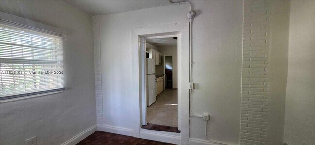 Building Photo - 119 NE 56th St