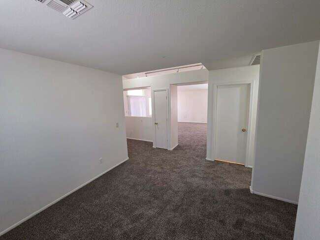 Building Photo - 2486 E Winchester Pl